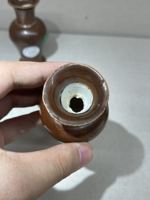 明 釉里红瓜棱罐、紫金釉瓶一对 - 图9