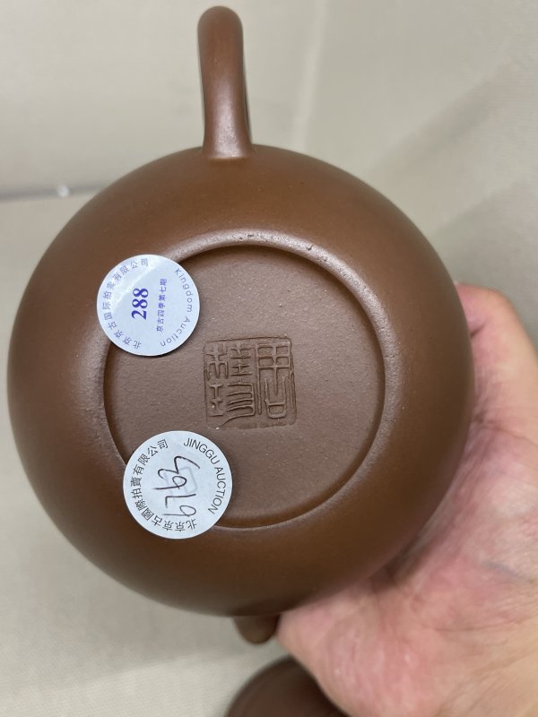 周贵珍款紫砂壶 - 图8