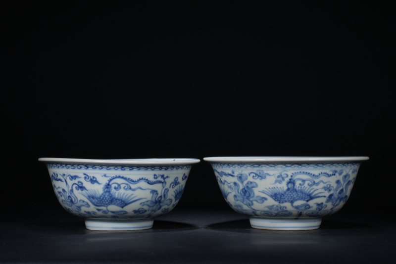 明 青花凤穿花、宝杵纹碗一对