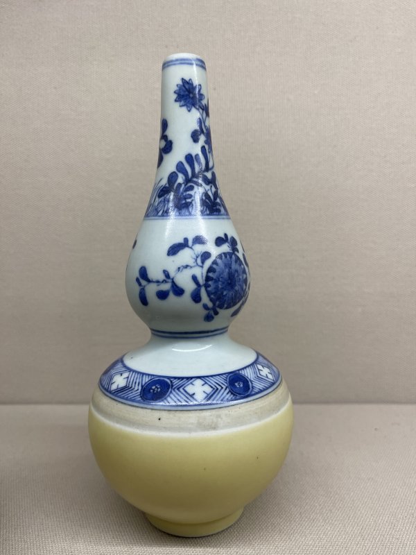 清康熙 米黄釉青花花卉纹小葫芦瓶一对 - 图6