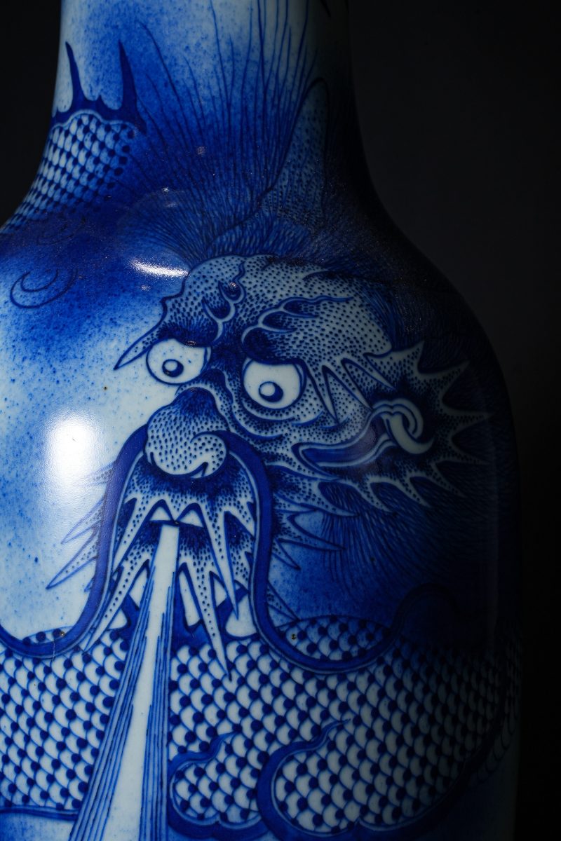 清中期 青花鱼化龙纹大观音瓶 - 图3