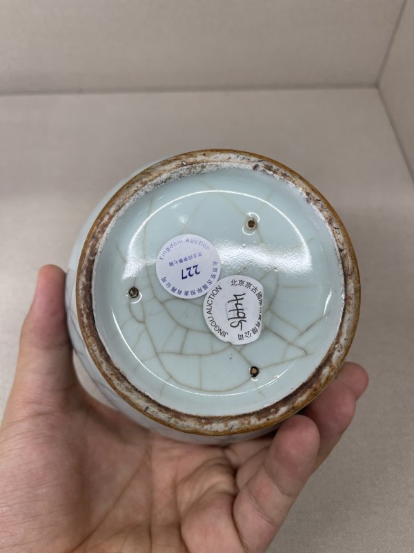 清 仿官釉堆塑莲瓣纹小罐 - 图8
