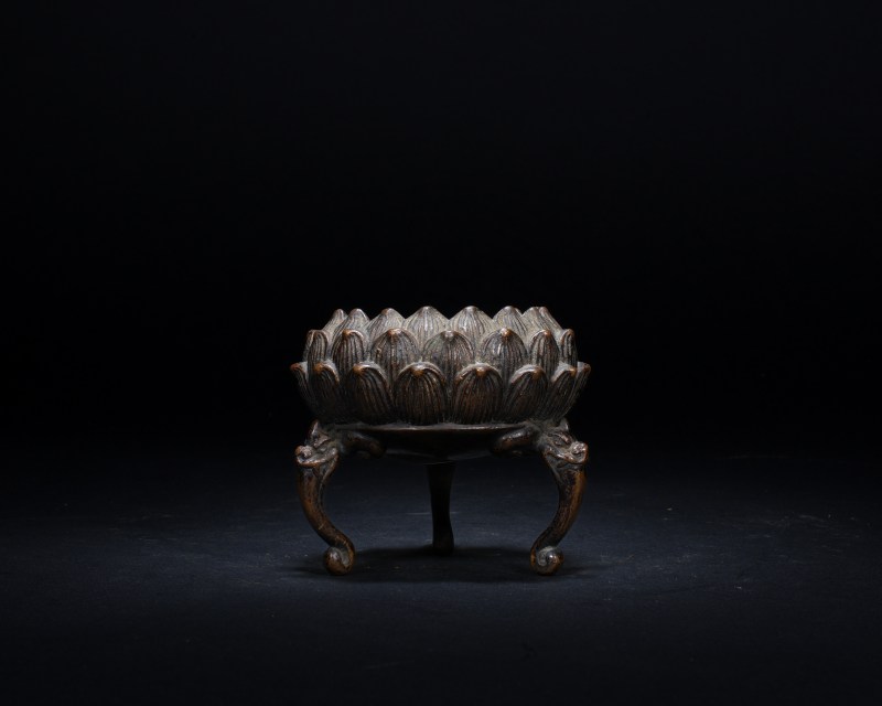 清 铜莲花三足炉 - 图2