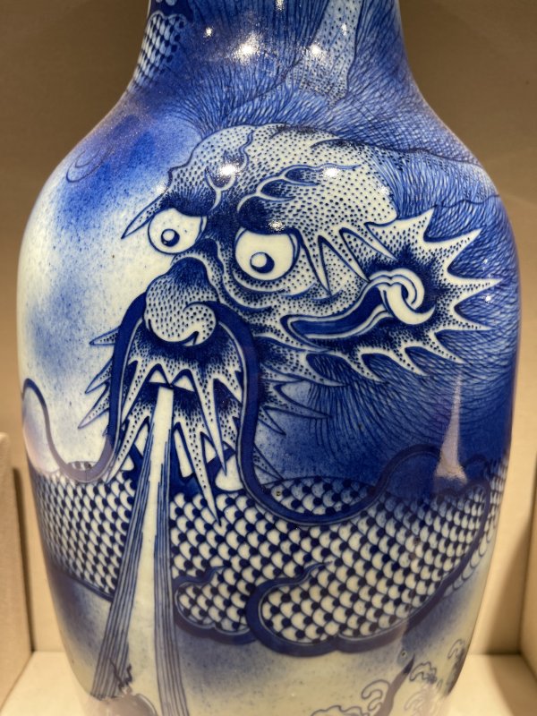 清中期 青花鱼化龙纹大观音瓶 - 图6
