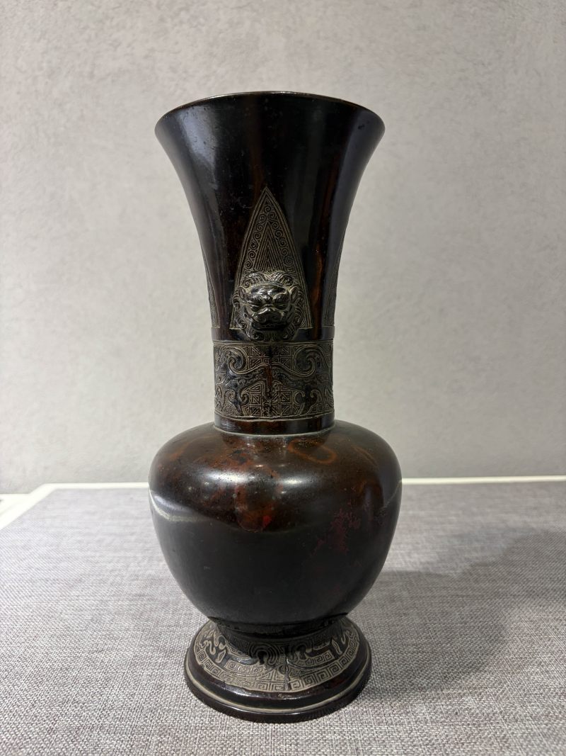 明早期 铜双狮耳饕餮纹瓶 - 图6