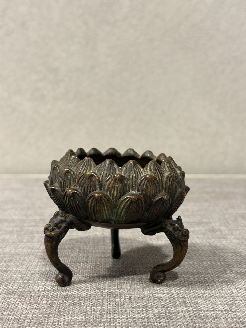 清 铜莲花三足炉 - 图4