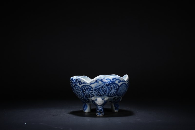 清康熙 青花诗文人物图花口三足洗 - 图2