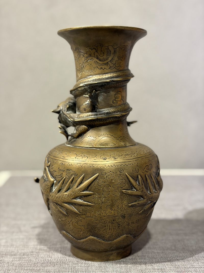 清 铜浮雕龙纹花瓶一对 - 图7