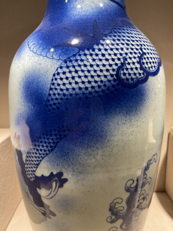 清中期 青花鱼化龙纹大观音瓶 - 图9