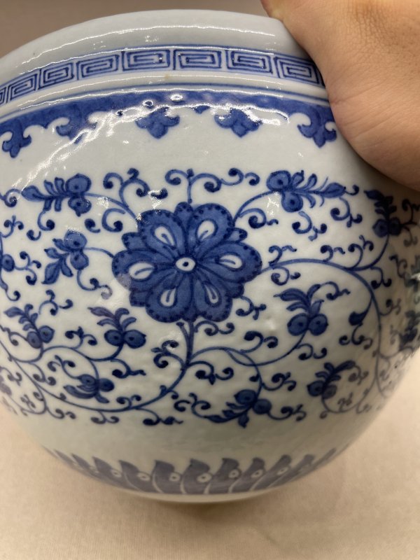 清乾隆 青花缠枝莲卷缸 - 图7