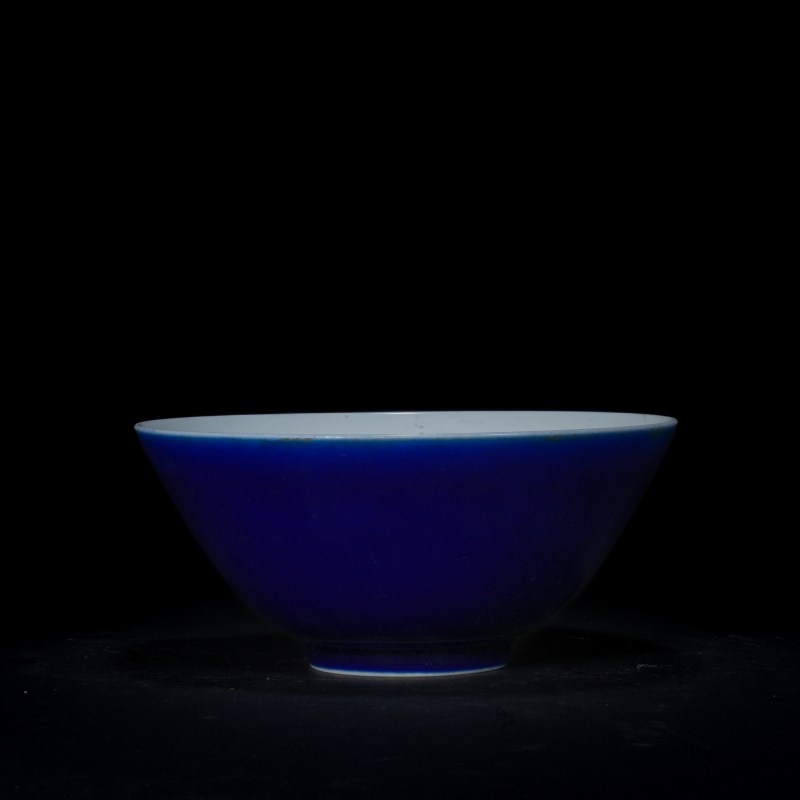 清乾隆 蓝釉碗