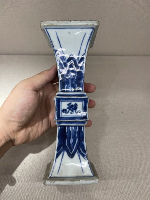 清 青花开窗花卉纹花觚 - 图6