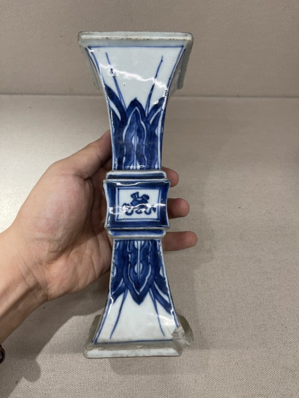 清 青花开窗花卉纹花觚 - 图7