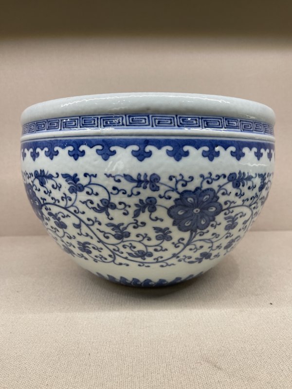 清乾隆 青花缠枝莲卷缸 - 图4