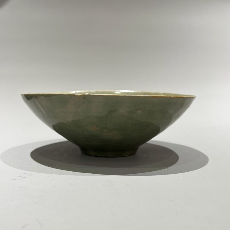 明代 高丽青釉印花碗 - 图4