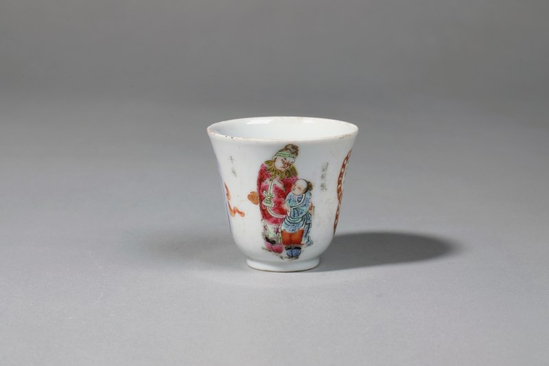 清 粉彩无双谱仰钟杯