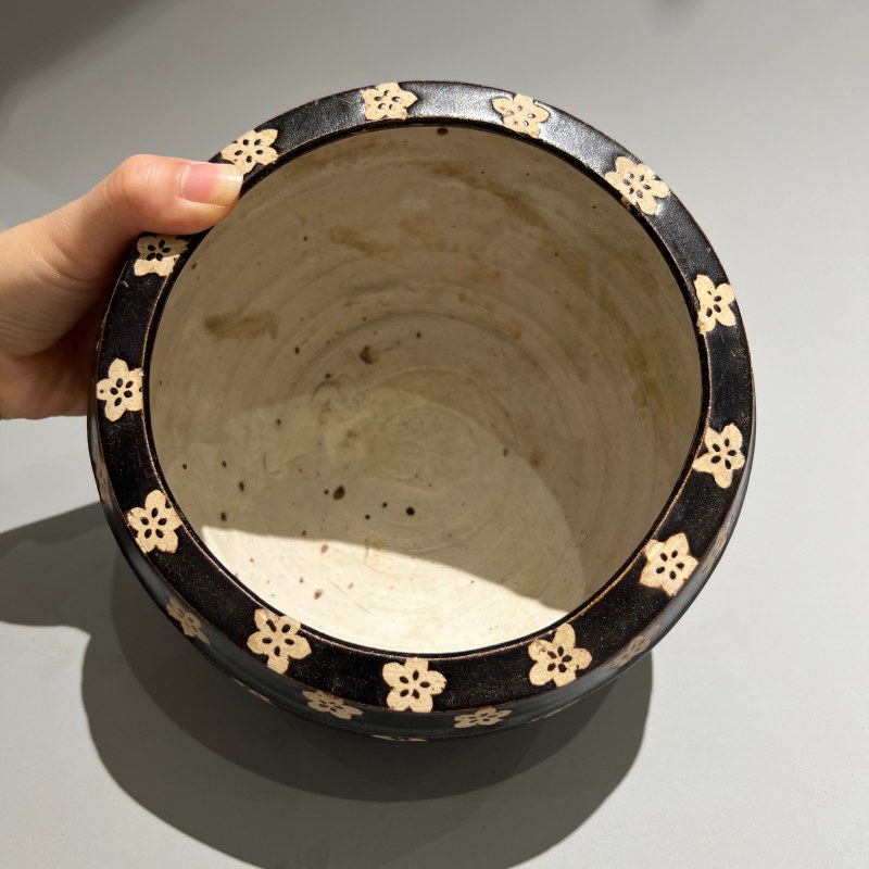 明代 吉州窑黑釉梅花纹三足炉 - 图6