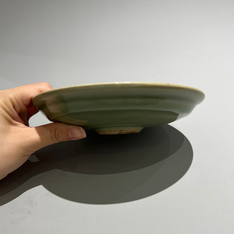 明代 龙泉窑青釉折沿盘 - 图4