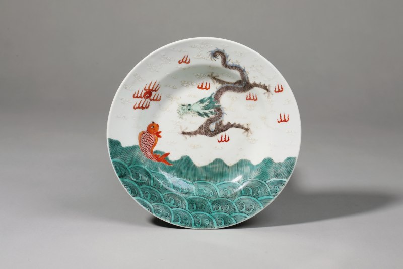 清 三彩鱼化龙纹盘
