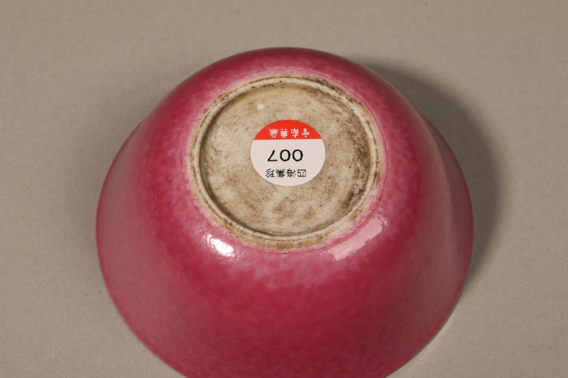 清 胭脂红釉压手杯 - 图3