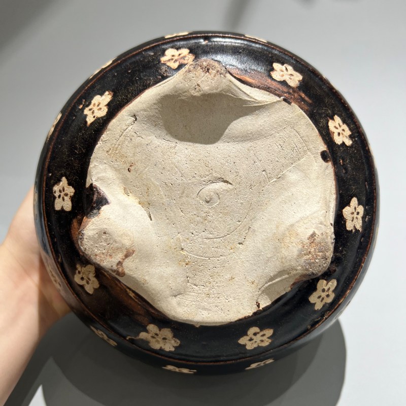 明代 吉州窑黑釉梅花纹三足炉 - 图8