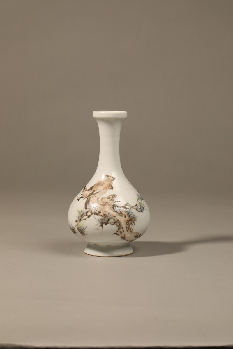 清 浅绛彩花鸟纹瓶 - 图2