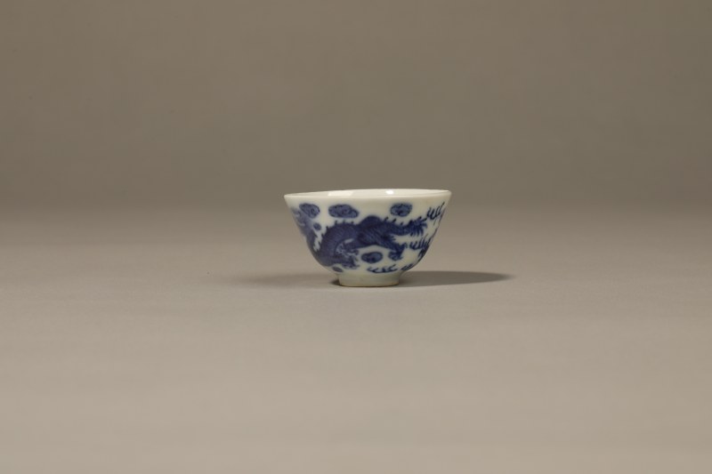 清 青花龙纹杯 - 图5