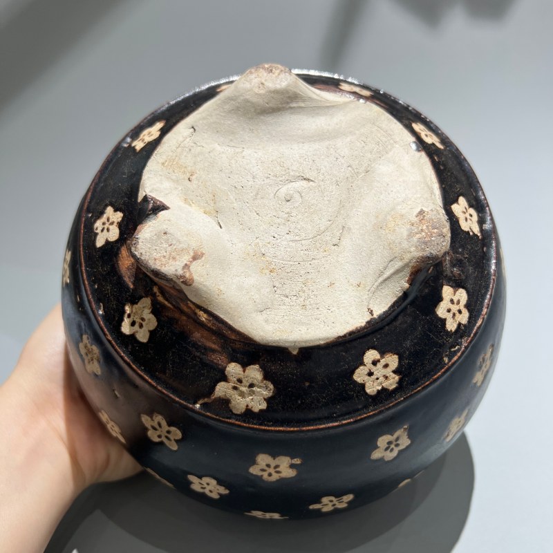 明代 吉州窑黑釉梅花纹三足炉 - 图9