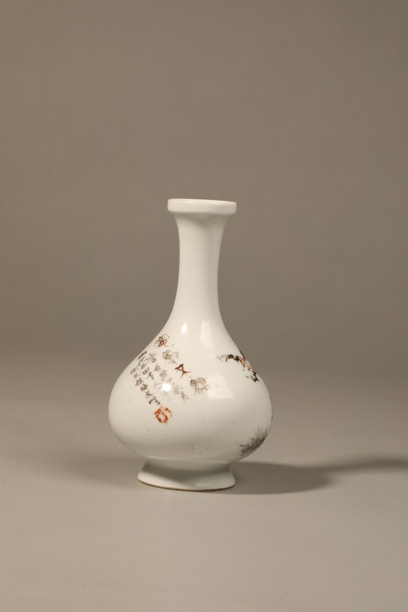 清 浅绛彩花鸟纹瓶 - 图3