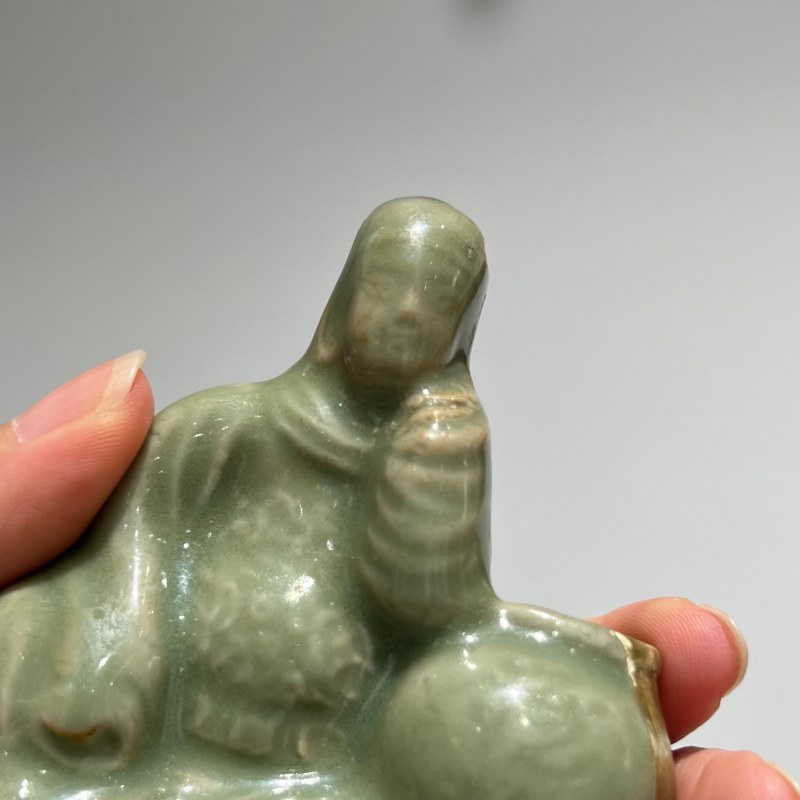 明代 龙泉窑青釉人物水注 - 图11