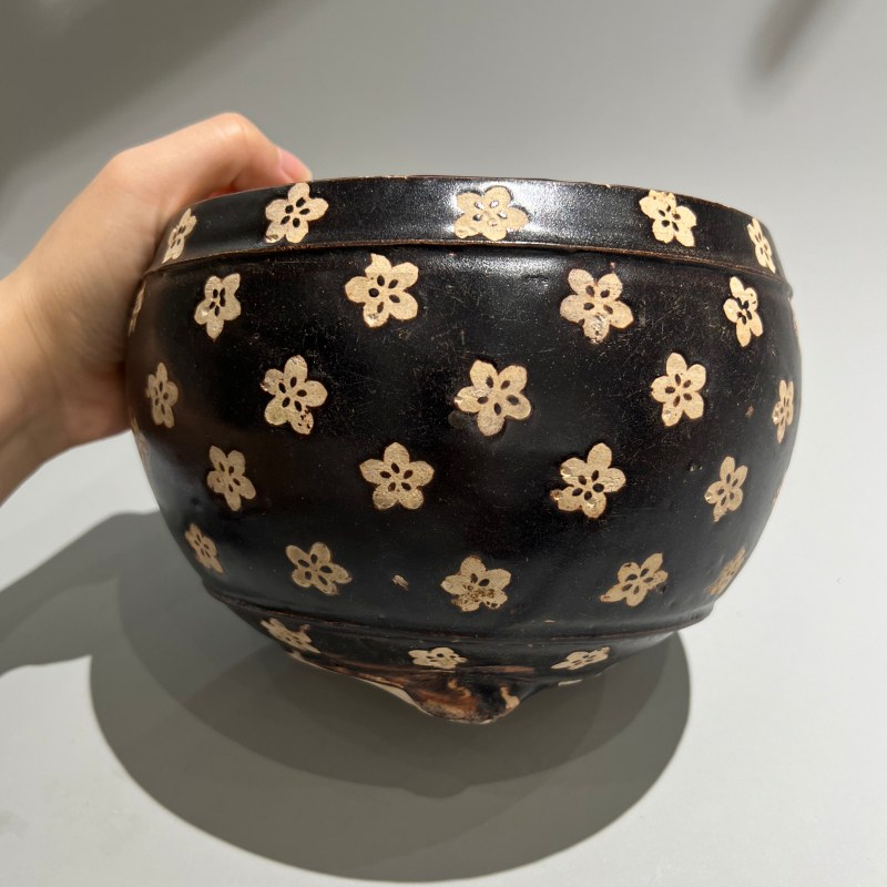 明代 吉州窑黑釉梅花纹三足炉 - 图4