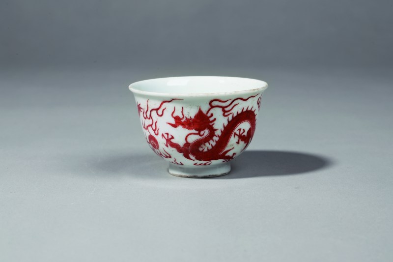 清 矾红龙纹茶圆