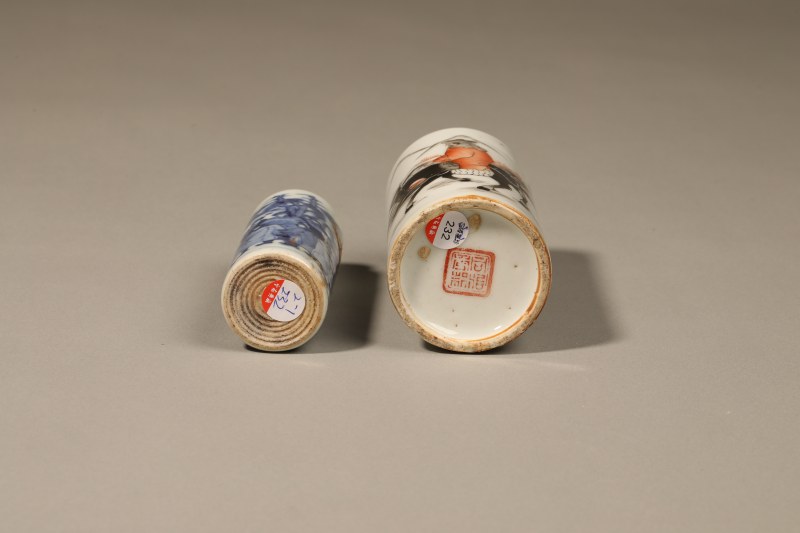 清 墨彩人物笔筒、青花釉里红人物鼻烟壶 - 图3