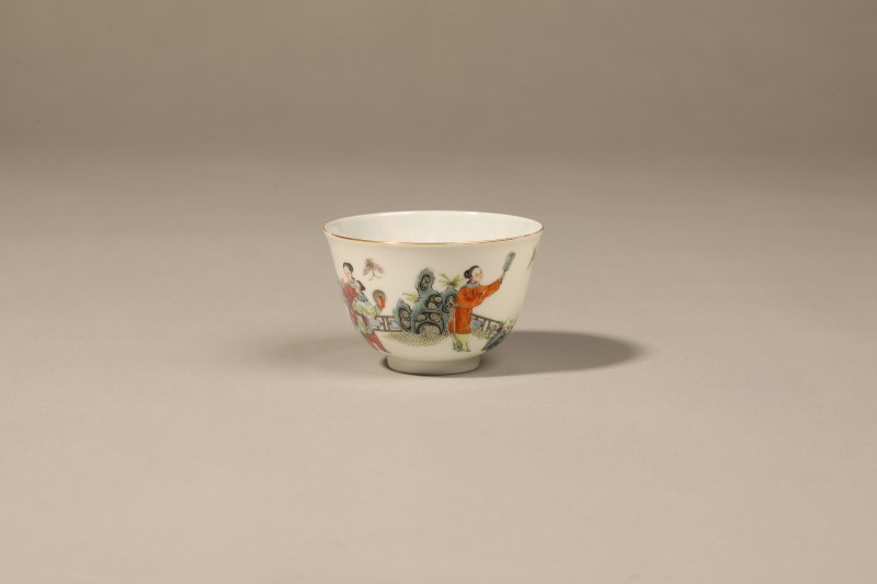 清 粉彩人物茶杯 - 图2