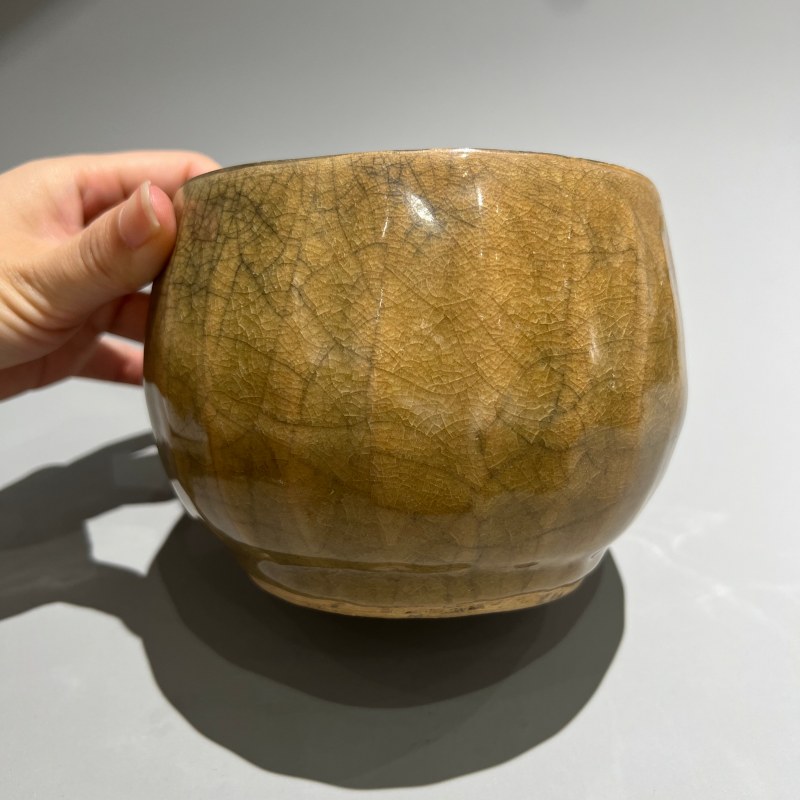 明代 龙泉窑米黄釉莲瓣钵 - 图4