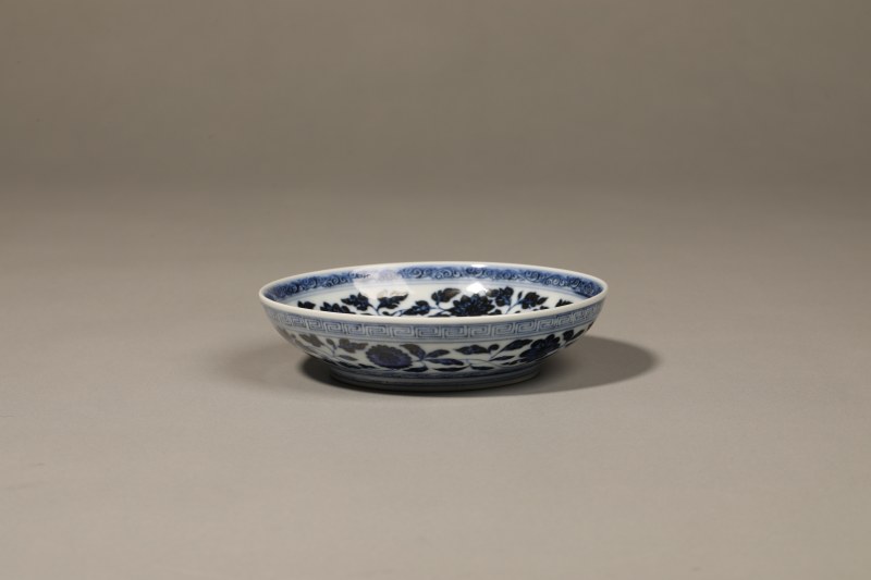 清 青花缠枝花卉纹盘 - 图5