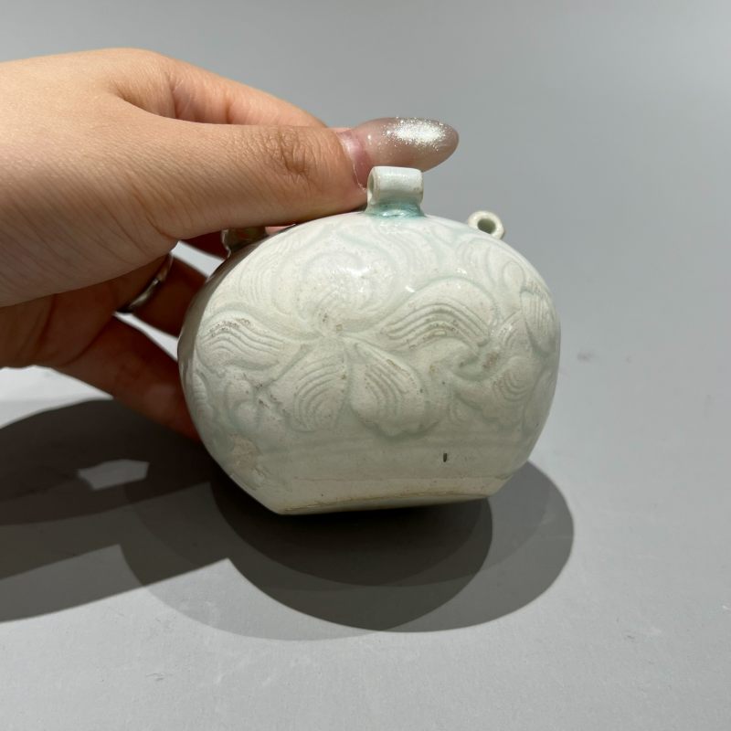 明代 青白釉剔花四系罐 - 图7