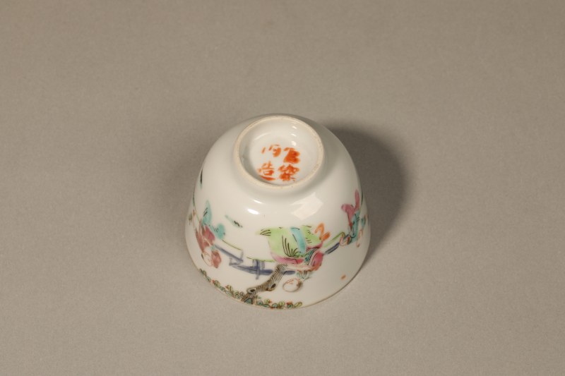 清 粉彩婴戏图杯 - 图3