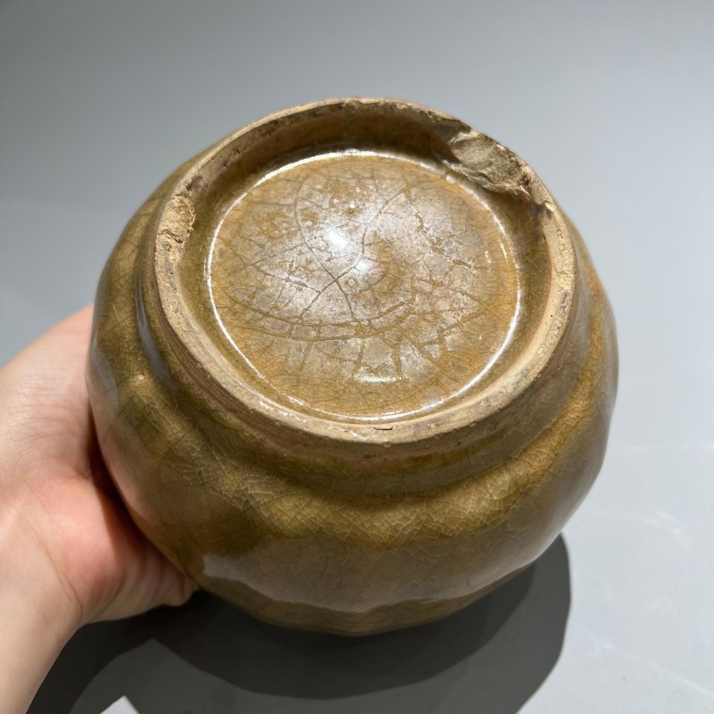 明代 龙泉窑米黄釉莲瓣钵 - 图8