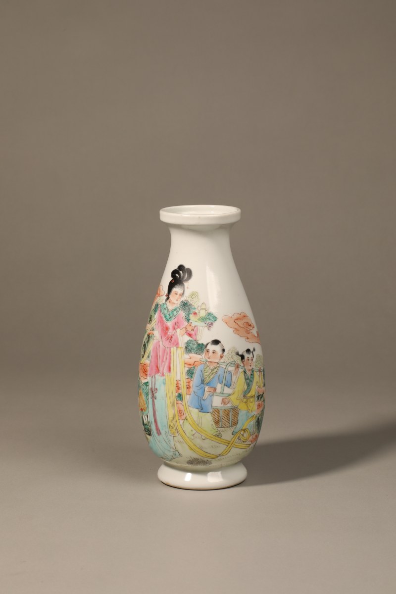清 粉彩人物瓶 - 图4