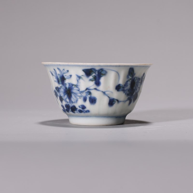 清代 青花花卉纹杯 - 图1