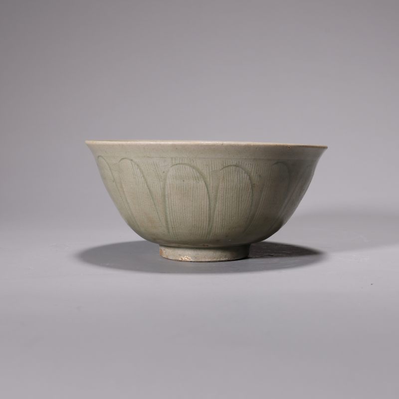 明代 青釉刻花碗 - 图2