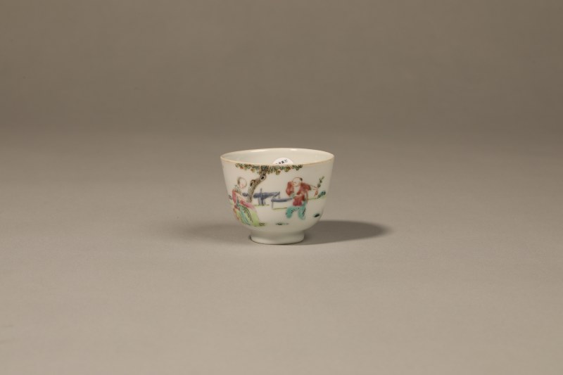 清 粉彩婴戏图杯 - 图4
