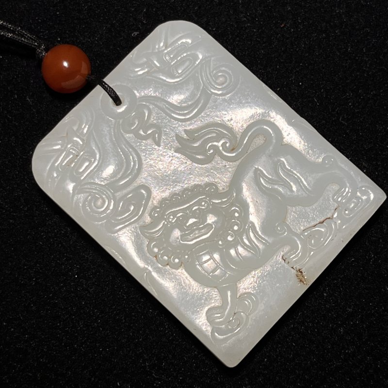 白玉浮雕如来坐佛祥狮佩牌 - 图5
