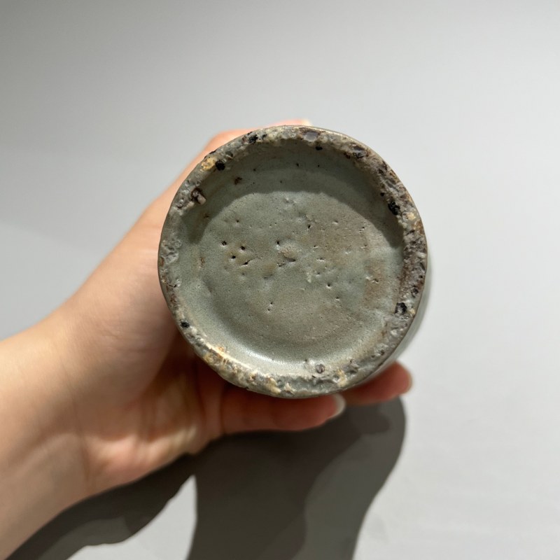明代 高丽青釉花卉纹小梅瓶 - 图8