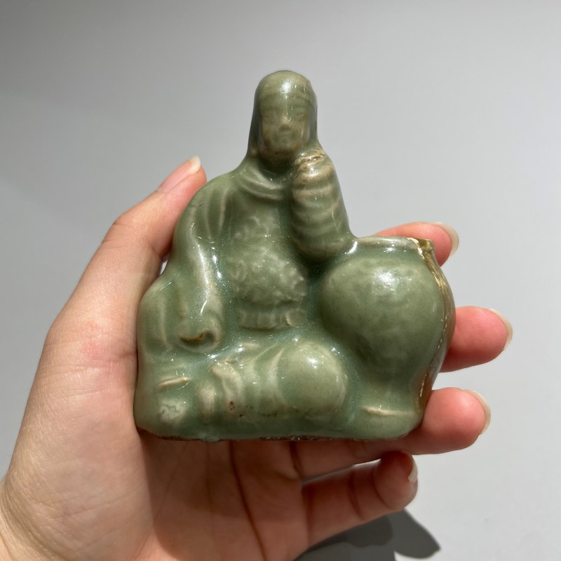 明代 龙泉窑青釉人物水注 - 图5