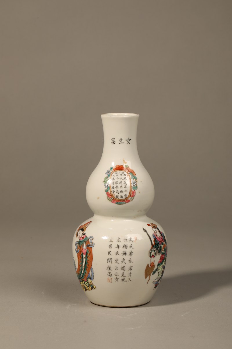 清 粉彩无双谱葫芦瓶 - 图2