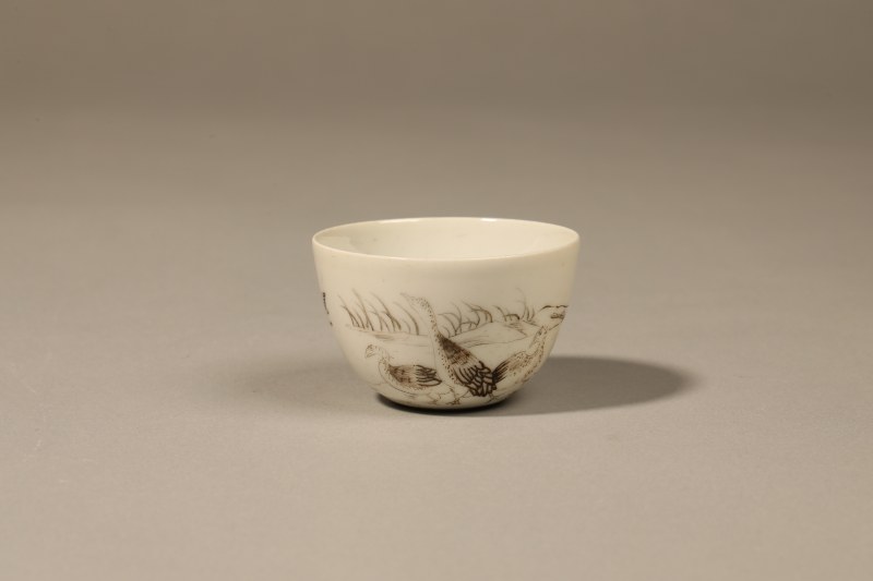 清 墨彩芦雁图杯 - 图3