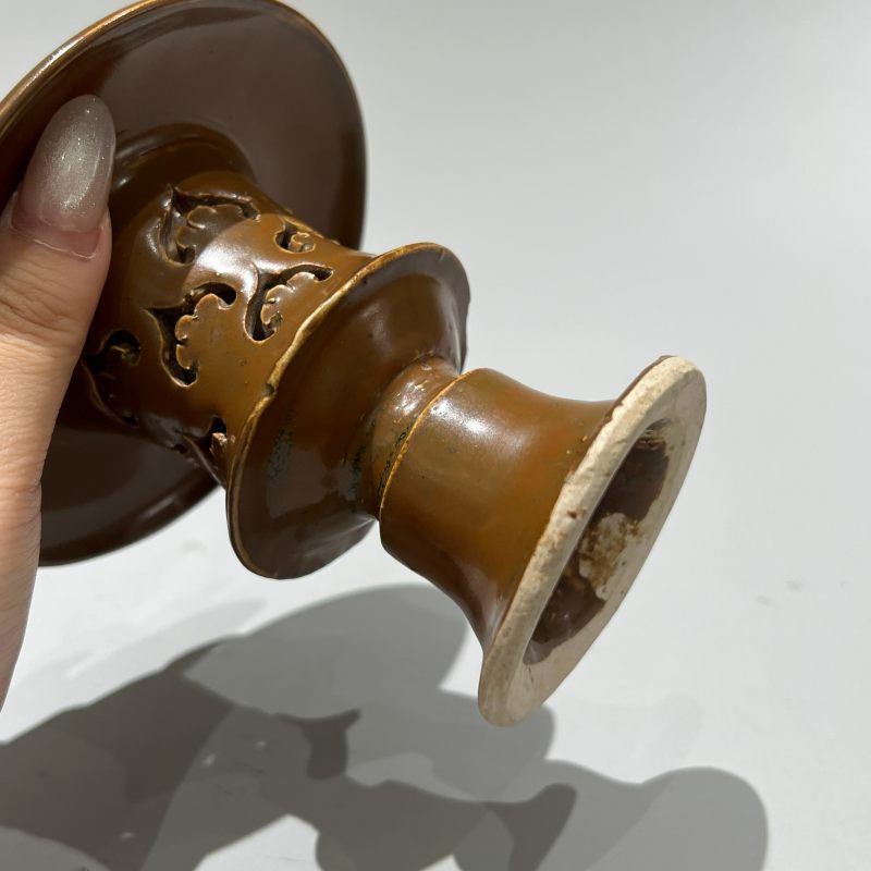明代 柿红釉镂空云纹行炉 - 图8