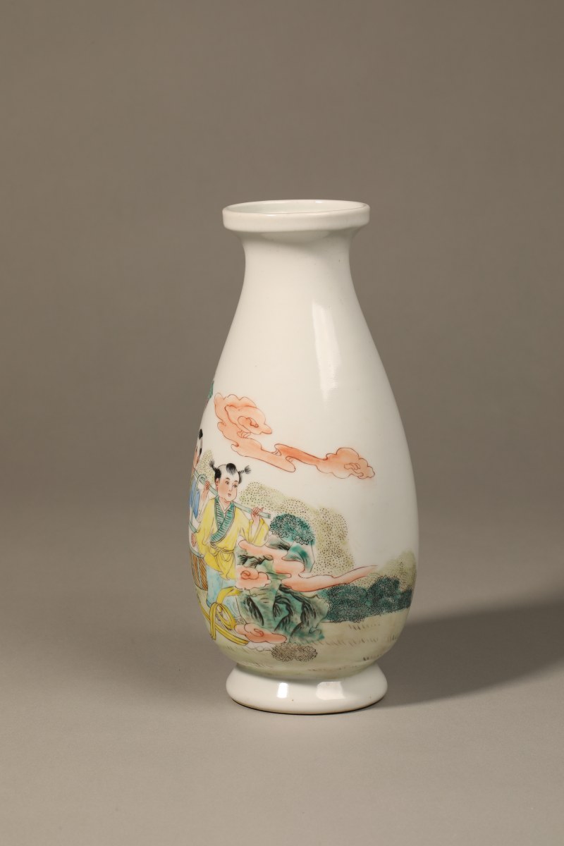 清 粉彩人物瓶 - 图2